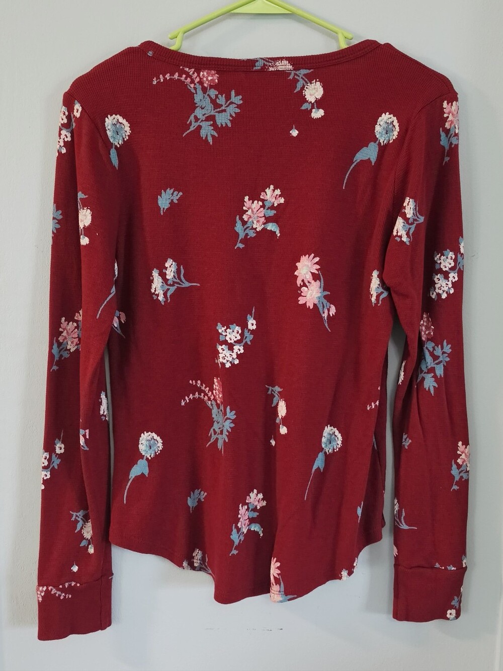 4/$15🟢•Lucky Brand Floral V-Neck Henley Top - Picture 3 of 5